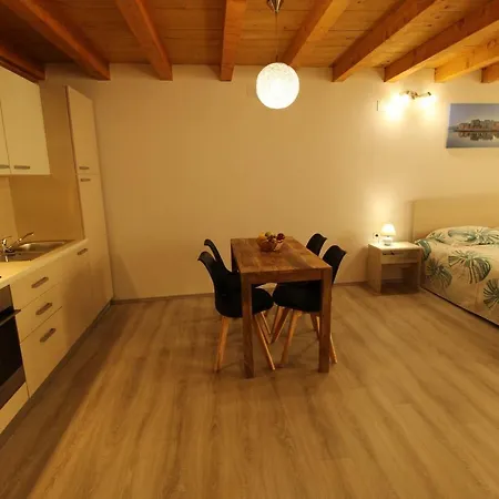 Apartament Bella *